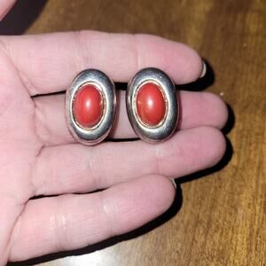 Vintage Silver Tone Red Cabochon‎ Clip-On Earrings.